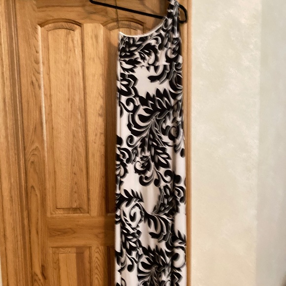 One shoulder dress - Picture 1 of 3